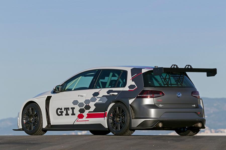  Volkswagen Golf GTI TCR 2017 года  (фото 24 из 33)